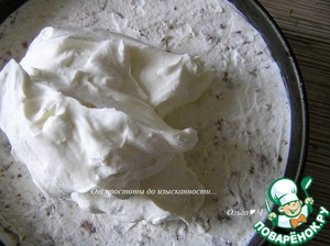 Торт-мороженое с безе и малиной