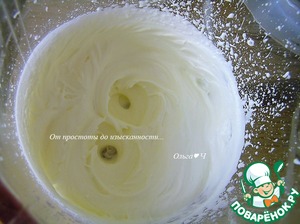 Торт-мороженое с безе и малиной