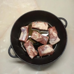 Капуста, тушеная с ребрышками