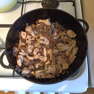 Курица в грибном соусе