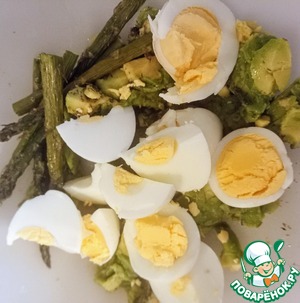 Летний салатик из спаржи, авокадо и яиц Летний салатик из спаржи, авокадо и яиц