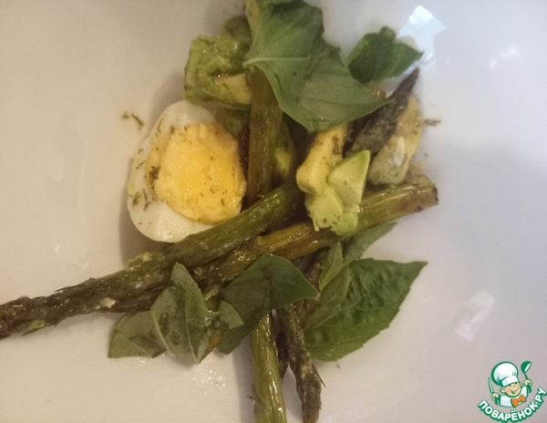 Летний салатик из спаржи, авокадо и яиц Летний салатик из спаржи, авокадо и яиц