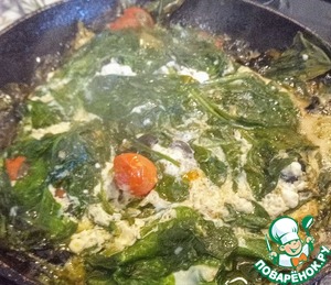 Омлет со шпинатом, песто и маслинами Омлет со шпинатом, песто и маслинами