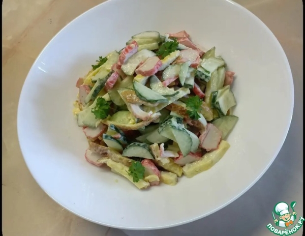 Салат с крабовыми палочками и блинчиками Салат с крабовыми палочками и блинчиками