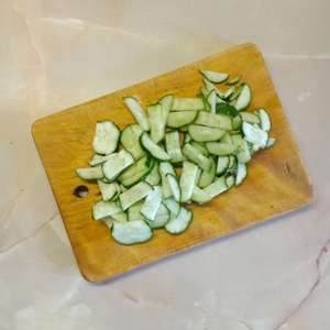 Салат с крабовыми палочками и блинчиками Салат с крабовыми палочками и блинчиками