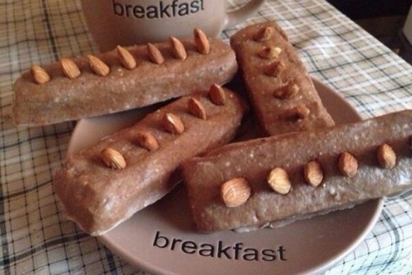 Шоколадные протеиновые батончики с миндалем Шоколадные протеиновые батончики с миндалем