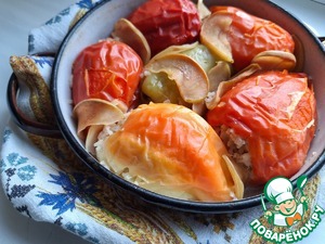 Фаршированный перец с индейкой, яблоками и рисом