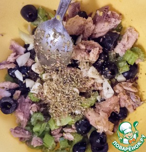 Салат из сардин и сельдерея Салат из сардин и сельдерея