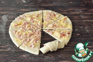 Рогалики с копчёной грудинкой и сыром Рогалики с копчёной грудинкой и сыром