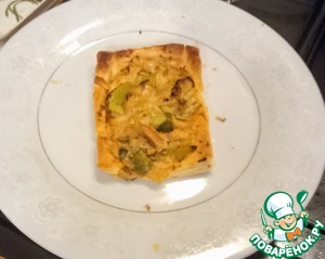 Слойки с луком-пореем и крабовым мясом