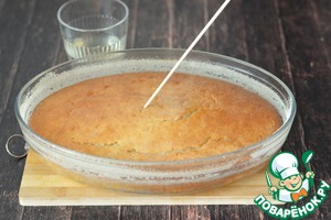 Сочный пирог с консервированными персиками Сочный пирог с консервированными персиками