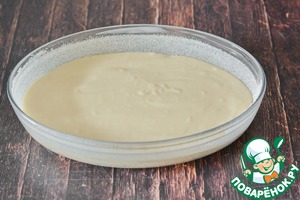 Сочный пирог с консервированными персиками Сочный пирог с консервированными персиками