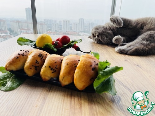 Мясные слоено-дрожжевые пирожки Мясные слоено-дрожжевые пирожки