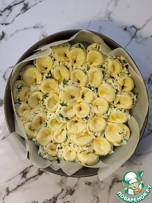 Отрывной пирог "Хризантема" с сыром и зеленью