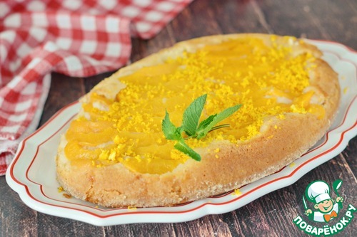 Сочный пирог с консервированными персиками Сочный пирог с консервированными персиками
