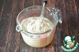 Сочный пирог с консервированными персиками Сочный пирог с консервированными персиками