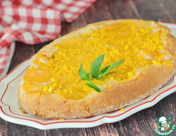 Сочный пирог с консервированными персиками Сочный пирог с консервированными персиками
