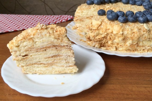 Наполеон из готового слоеного теста с кремом Пломбир Наполеон из готового слоеного теста с кремом Пломбир