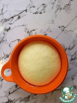 Отрывной пирог "Хризантема" с сыром и зеленью