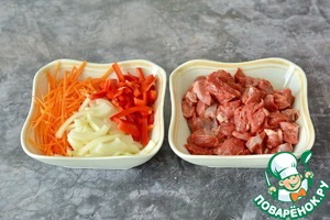 Гуляш из говядины со сладким перцем