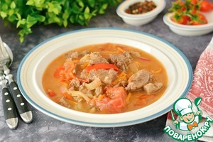 Гуляш из говядины со сладким перцем