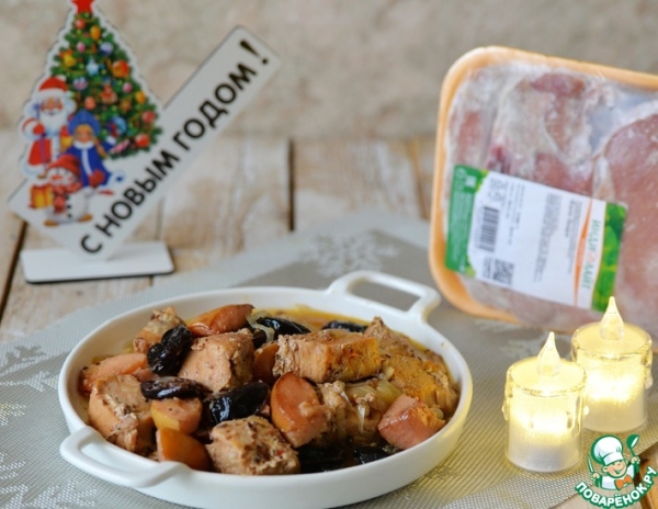Индейка, томлёная с айвой и черносливом Индейка, томлёная с айвой и черносливом