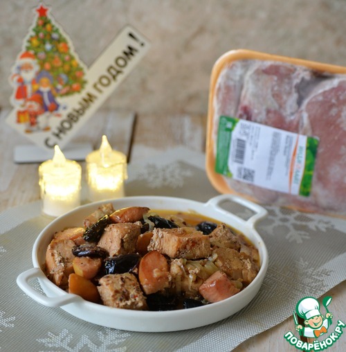Индейка, томлёная с айвой и черносливом Индейка, томлёная с айвой и черносливом