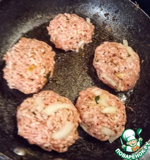 Острые гамбургеры из баранины с лимонным йогуртом Острые гамбургеры из баранины с лимонным йогуртом