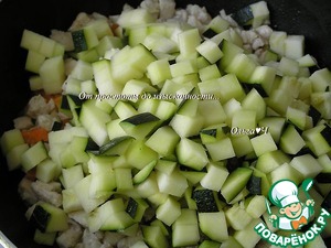 Рагу из курицы с цукини, базиликом