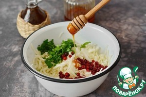 Салат из капусты с брусникой