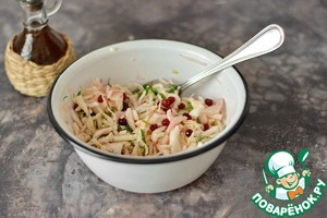 Салат из капусты с брусникой