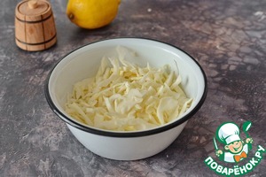 Салат из капусты с брусникой