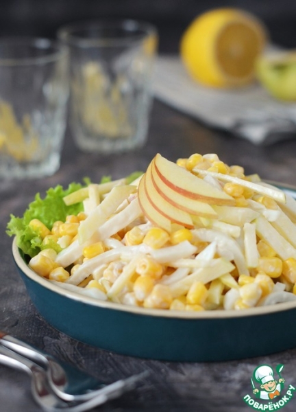 Салат с кальмарами, яблоком и кукурузой Салат с кальмарами, яблоком и кукурузой