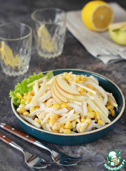 Салат с кальмарами, яблоком и кукурузой Салат с кальмарами, яблоком и кукурузой