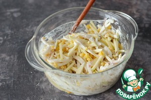 Салат с кальмарами, яблоком и кукурузой Салат с кальмарами, яблоком и кукурузой