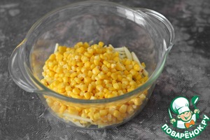 Салат с кальмарами, яблоком и кукурузой Салат с кальмарами, яблоком и кукурузой