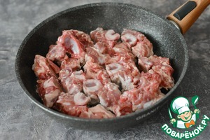 Свиное рагу, томлёное в тёмном пиве