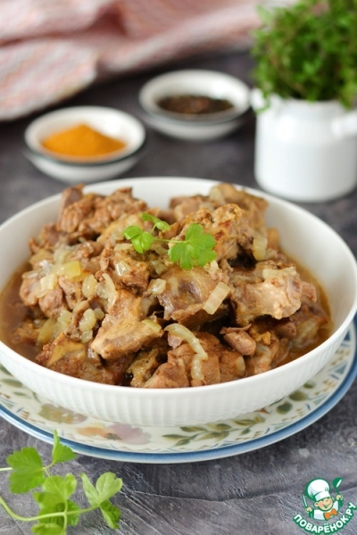 Свиное рагу, томлёное в тёмном пиве