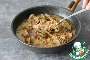 Свиное рагу, томлёное в тёмном пиве