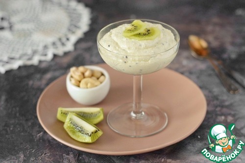 Взбитый творог с кешью и киви Взбитый творог с кешью и киви