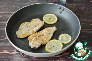 Жареное куриное филе с лимоном Жареное куриное филе с лимоном