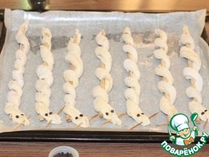 Змейки из слоеного теста с начинкой Змейки из слоеного теста с начинкой