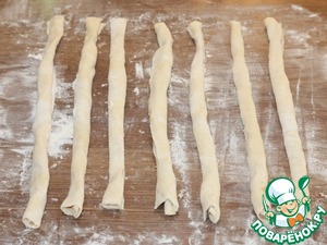 Змейки из слоеного теста с начинкой Змейки из слоеного теста с начинкой