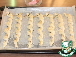 Змейки из слоеного теста с начинкой Змейки из слоеного теста с начинкой