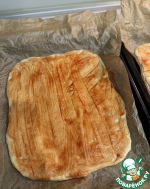 Пицца с ветчиной и сосисками из мяса индейки Пицца с ветчиной и сосисками из мяса индейки