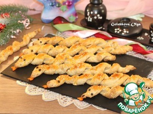 Змейки из слоеного теста с начинкой Змейки из слоеного теста с начинкой