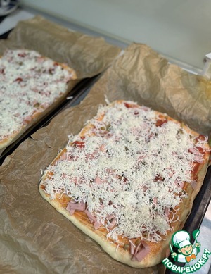 Пицца с ветчиной и сосисками из мяса индейки Пицца с ветчиной и сосисками из мяса индейки