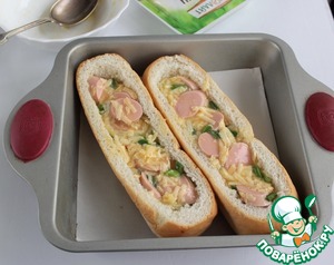 Багет запеченный с яйцом и сосисками Багет запеченный с яйцом и сосисками