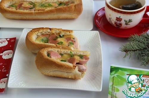 Багет запеченный с яйцом и сосисками Багет запеченный с яйцом и сосисками