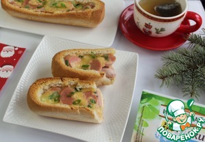 Багет запеченный с яйцом и сосисками Багет запеченный с яйцом и сосисками